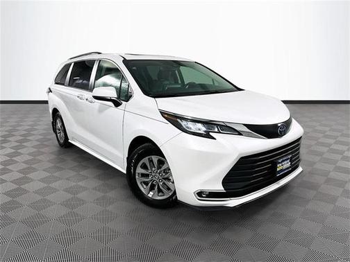2022 Toyota Sienna XLE
