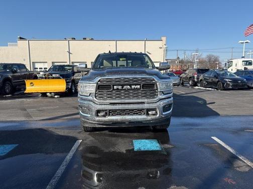 2022 RAM 3500 Limited Crew Cab 4x4 8' Box
