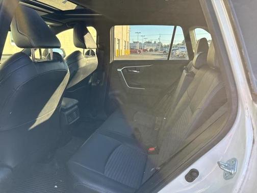 2021 Toyota RAV4 Hybrid SE