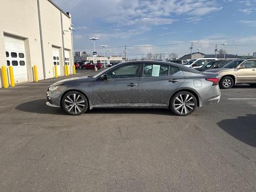 2022 Nissan Altima SR FWD