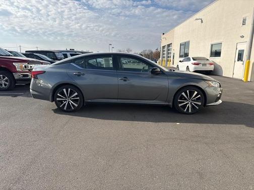 2022 Nissan Altima SR FWD