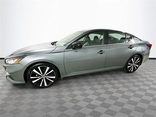 2022 Nissan Altima SR FWD