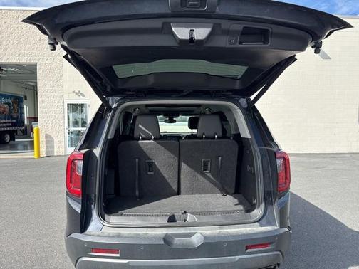 2022 GMC Acadia AWD AT4