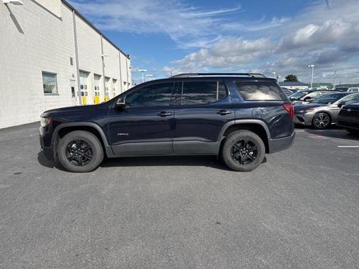 2022 GMC Acadia AWD AT4