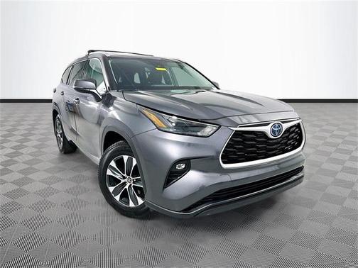 2022 Toyota Highlander Hybrid XLE