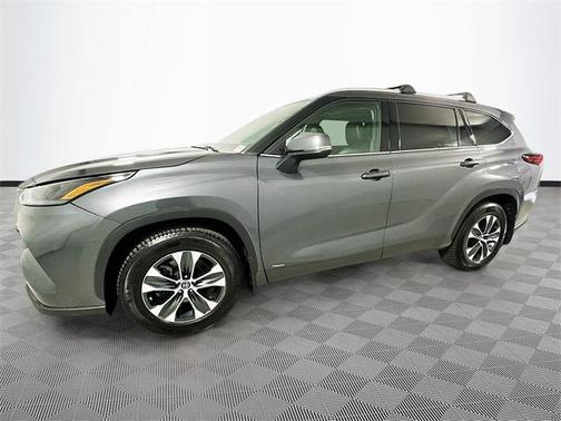 2022 Toyota Highlander Hybrid XLE