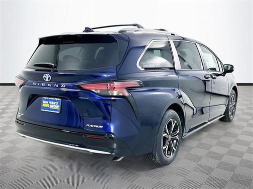 2025 Toyota Sienna Platinum