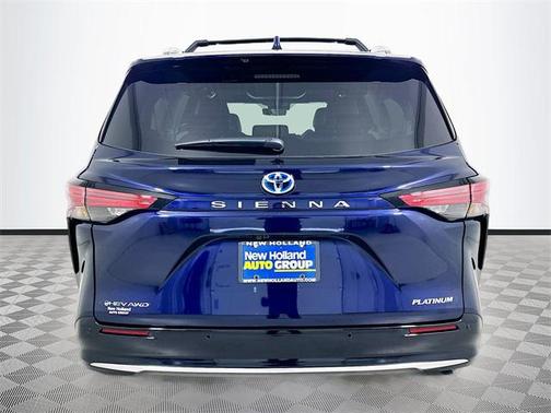 2025 Toyota Sienna Platinum