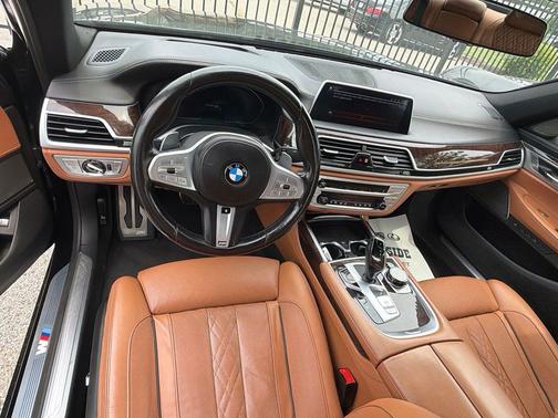 Carbon Black Metallic 2022 BMW 750 i xDrive