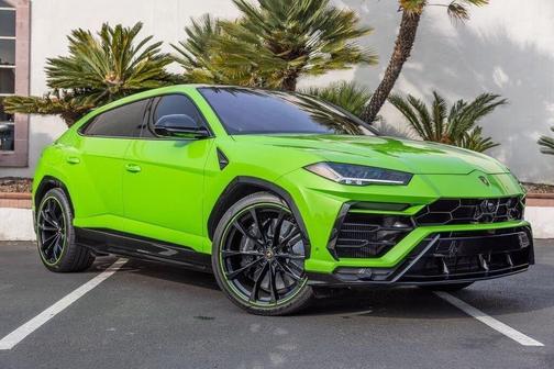Verde Mantis Pearl 2021 Lamborghini Urus Pearl Capsule