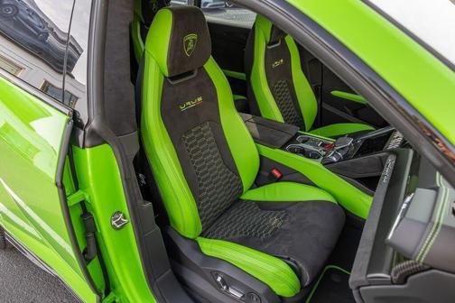 Verde Mantis Pearl 2021 Lamborghini Urus Pearl Capsule