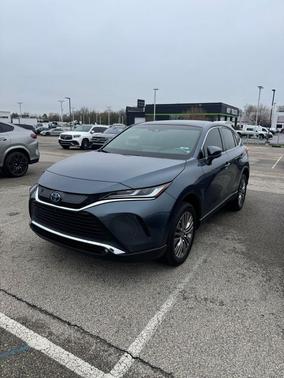 Coastal Gray Metallic 2024 Toyota Venza Limited