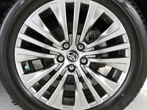 Coastal Gray Metallic 2024 Toyota Venza Limited