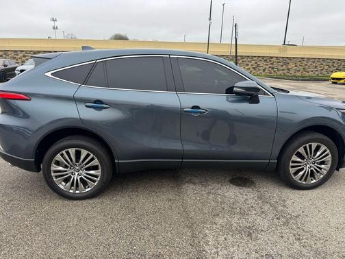 Coastal Gray Metallic 2024 Toyota Venza Limited
