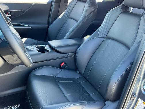 Coastal Gray Metallic 2024 Toyota Venza Limited