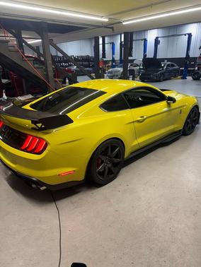 Grabber Yellow 2021 Ford Shelby GT500 Base