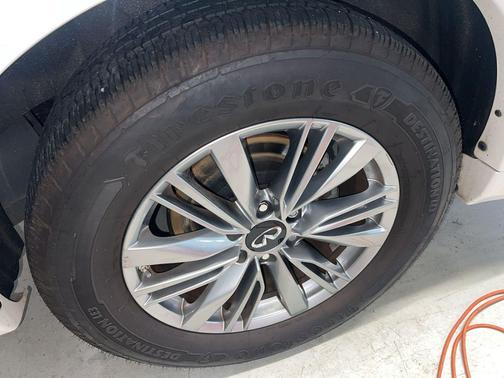 2022 INFINITI QX80 Luxe