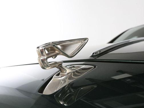 Verdant Metallic 2022 Bentley Flying Spur V8