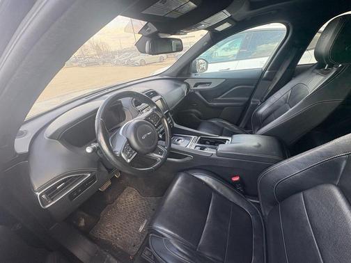 2018 Jaguar F-PACE S