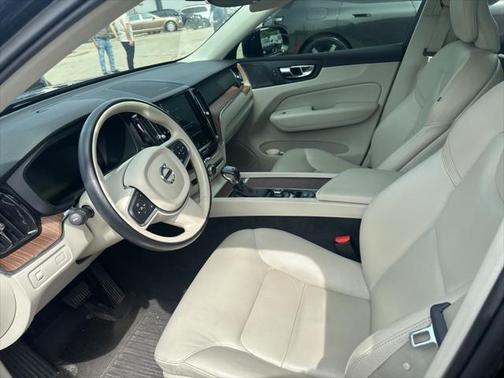2019 Volvo XC60 T5 Momentum