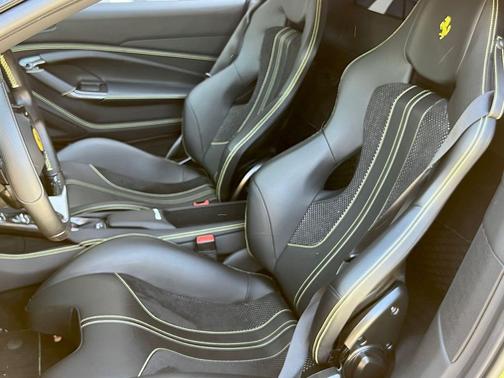 Giallo Modena 2022 Ferrari F8 Tributo Base