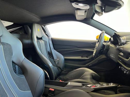 Giallo Modena 2022 Ferrari F8 Tributo Base