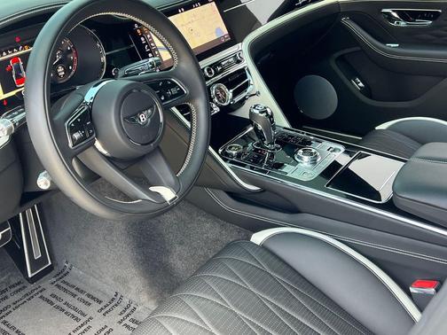 N 2023 Bentley Flying Spur Mulliner W12
