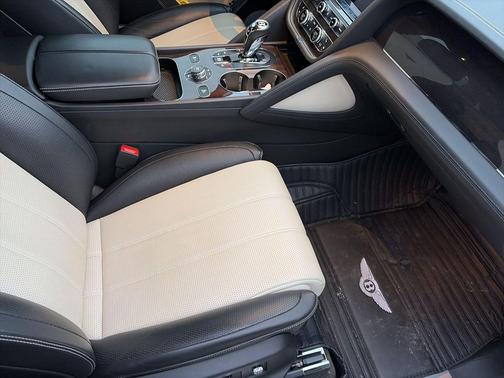 2021 Bentley Bentayga Hybrid AWD