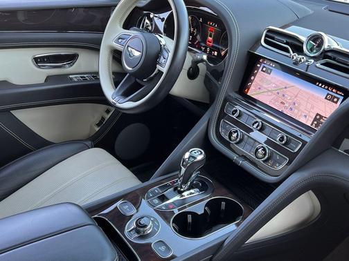 2021 Bentley Bentayga Hybrid AWD