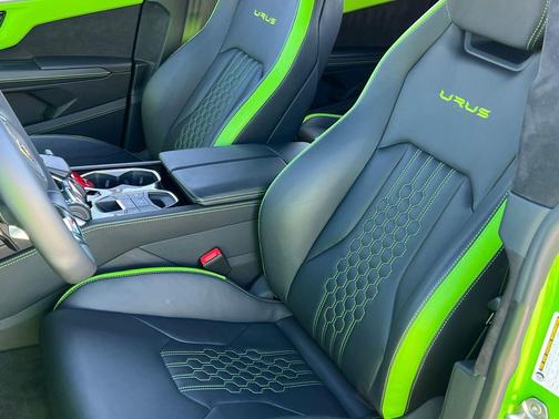 2023 Lamborghini Urus S