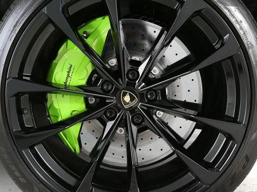 2023 Lamborghini Urus S