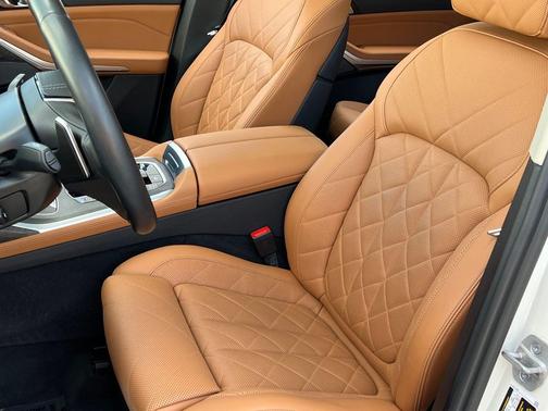 Alpine White 2023 BMW X7 xDrive40i