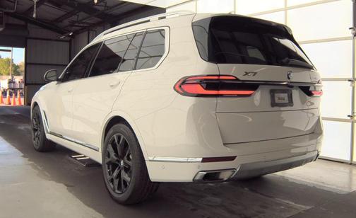 Alpine White 2023 BMW X7 xDrive40i