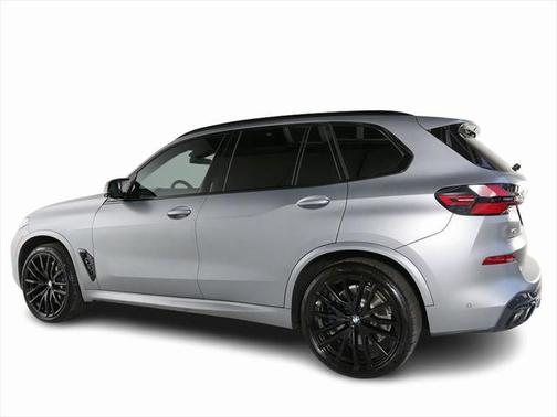 2025 BMW X5 M60i
