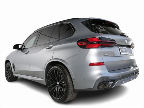2025 BMW X5 M60i