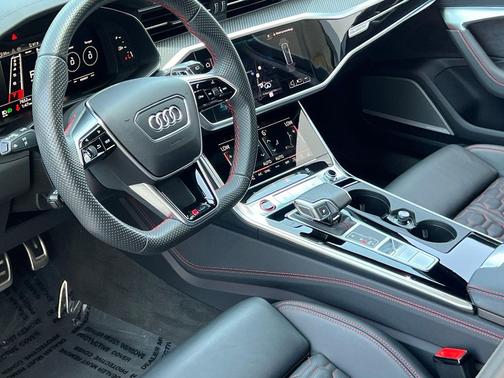 Mythos Black Metallic 2024 Audi RS 6 Avant 4.0T