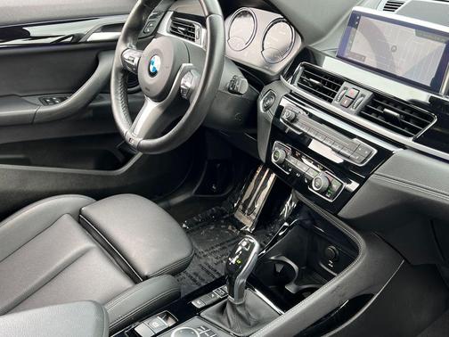 Black Sapphire Metallic 2022 BMW X2 M35i