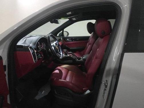 2022 Porsche Cayenne Platinum Edition