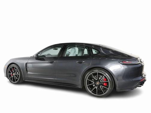 2022 Porsche Panamera GTS