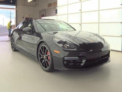 2022 Porsche Panamera GTS