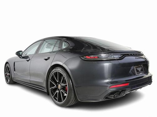 2022 Porsche Panamera GTS