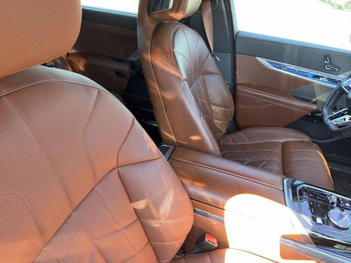 Carbon Black Metallic 2023 BMW 760 i xDrive