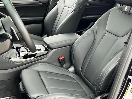 2024 BMW X4 xDrive30i