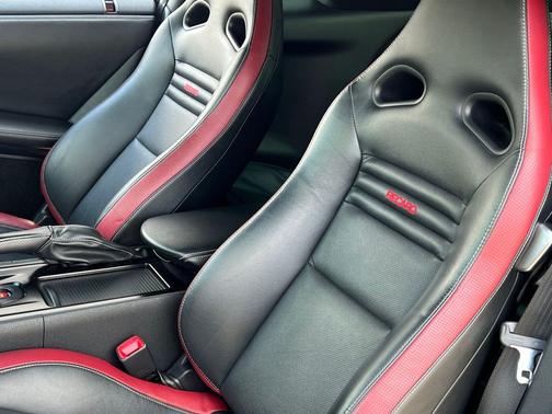 Jet Black 2015 Nissan GT-R Black Edition