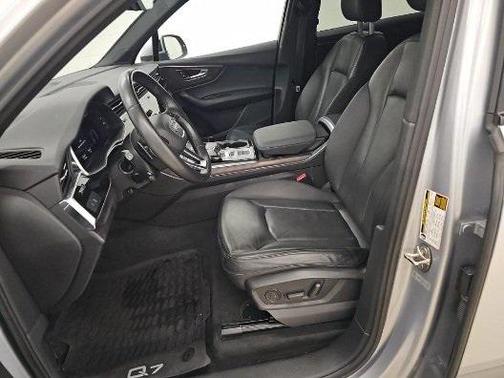 2022 Audi Q7 45 Premium Plus