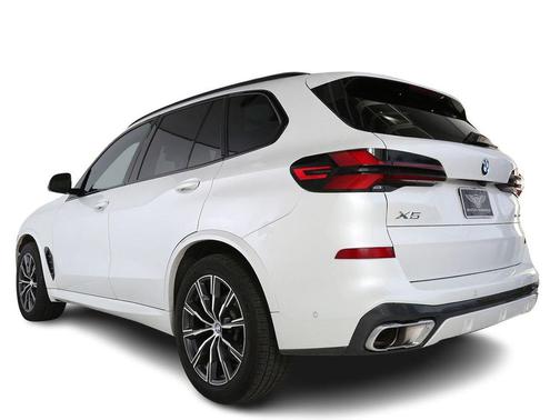 Mineral White Metallic 2024 BMW X5 xDrive40i