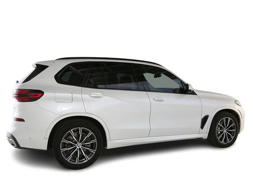 Mineral White Metallic 2024 BMW X5 xDrive40i