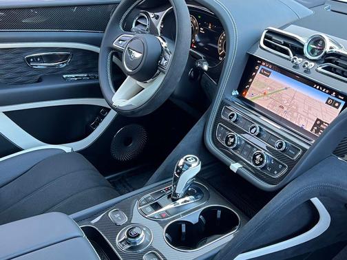Snow Quartz Pealescent 2026 Bentley Bentayga Speed