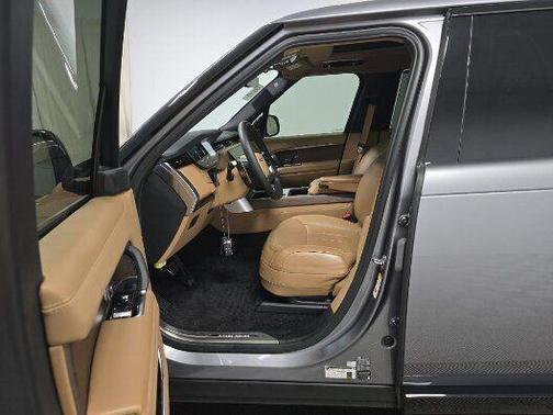 2025 Land Rover Range Rover P400 SE 7 Seat