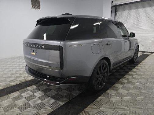 2025 Land Rover Range Rover P400 SE 7 Seat